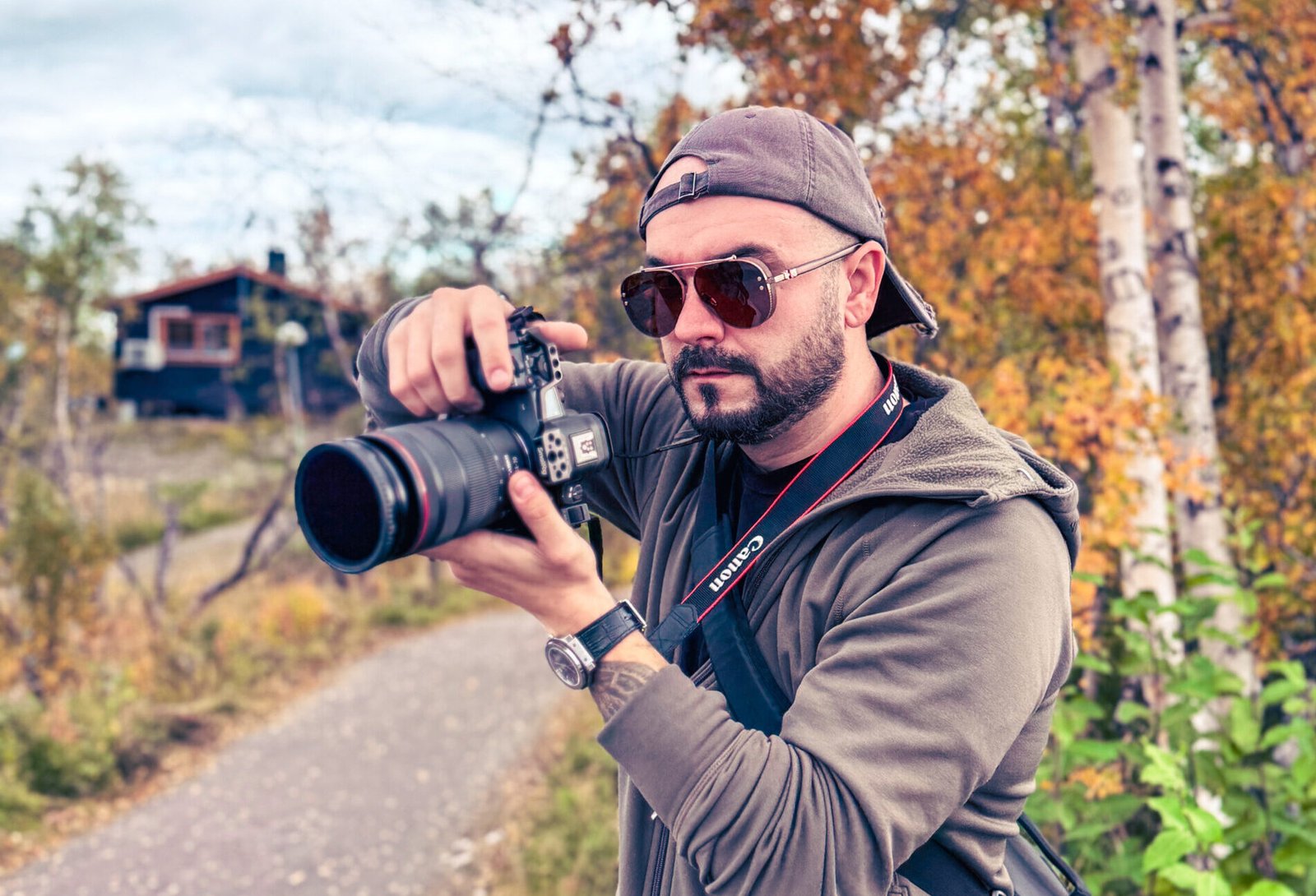 Професионален фотограф Калин Ванчев по време на фотосесия – KVShot Photography, Швеция